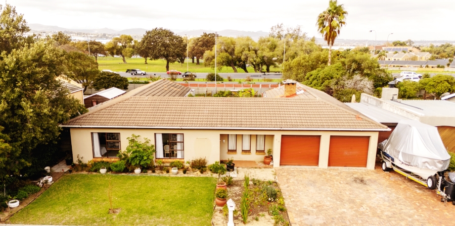5 Bedroom Property for Sale in Vredekloof Western Cape